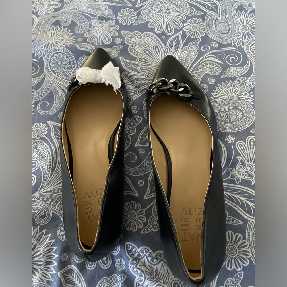 Black Naturalizer flats, size 8.5 W. With metal chain decor. Never worn.